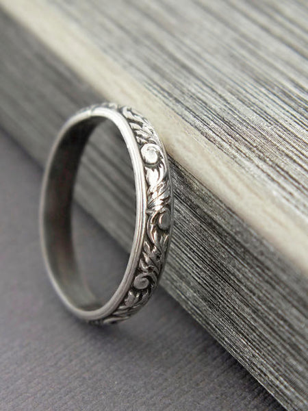 Gem Lounge Floral Ring